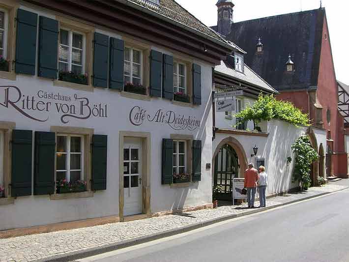 Gstehaus und Spitalskapelle in Deidesheim