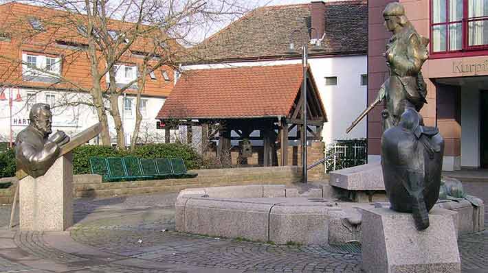 Lederstrumpfbrunnen in Edenkoben